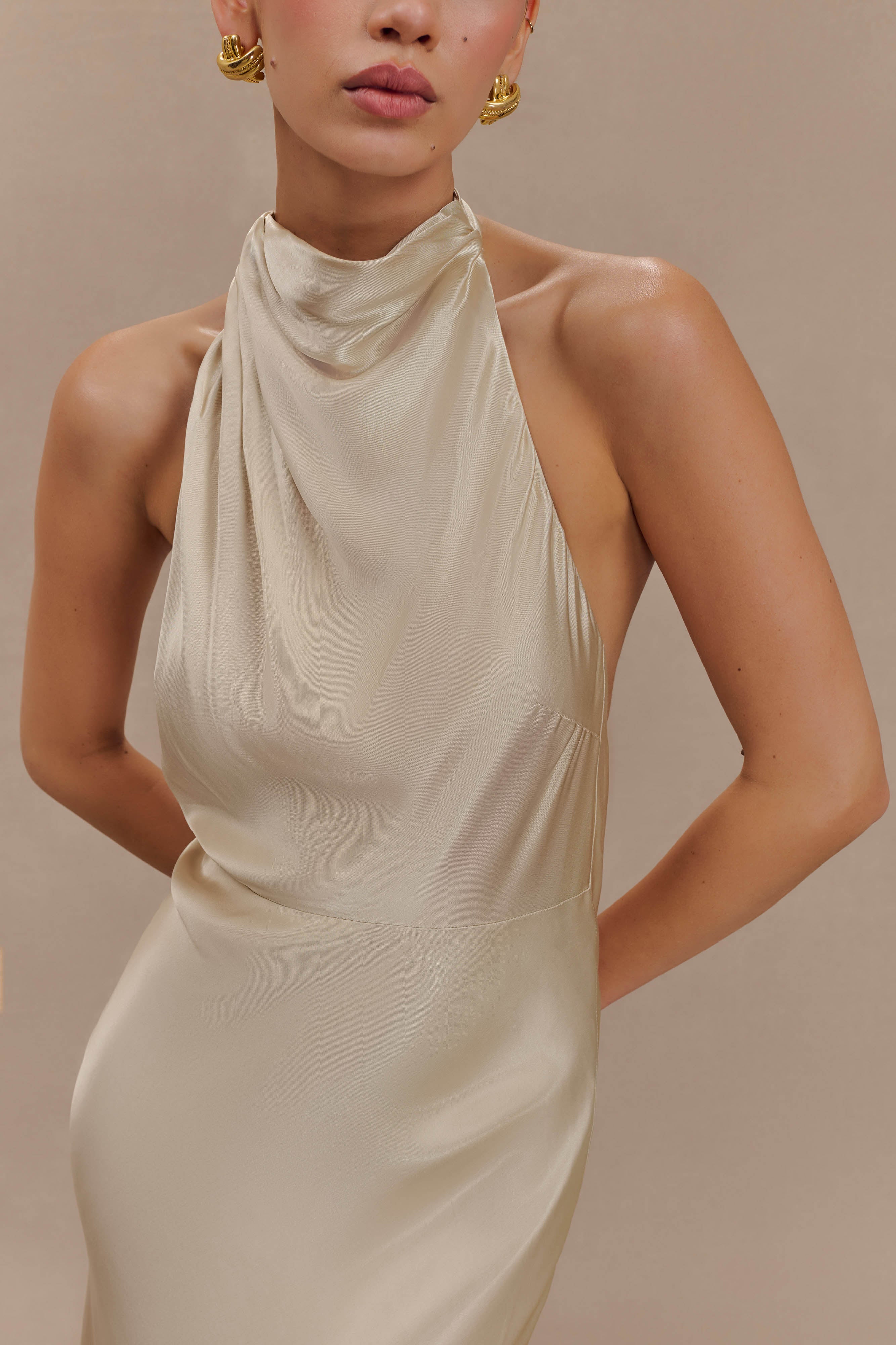 Esther Yanardöner Saten Cowl Maxi Elbise - Altın