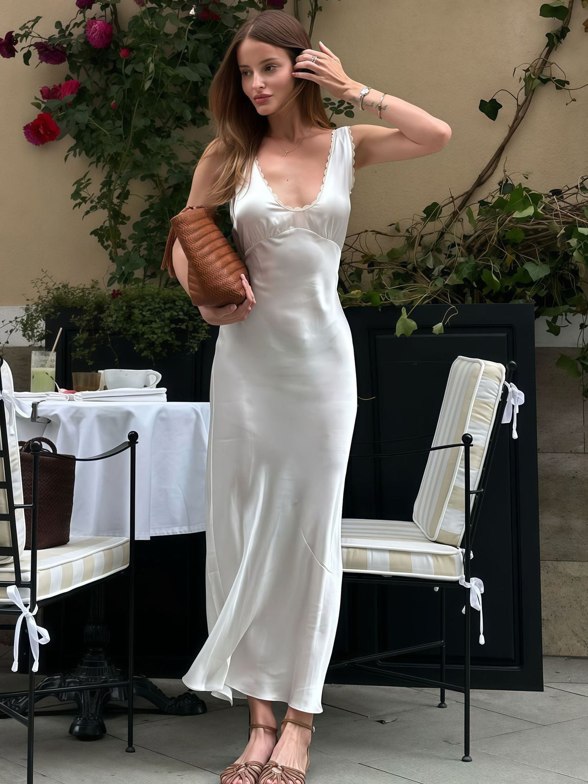 Elena Dantel Detaylı Beyaz Saten Elbise