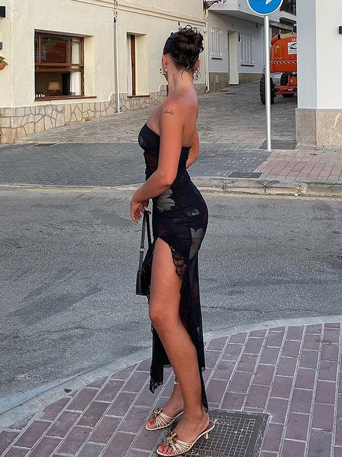 Çiçek Desenli Bölmeli Tüp Midi Elbise Siyah Kolsuz