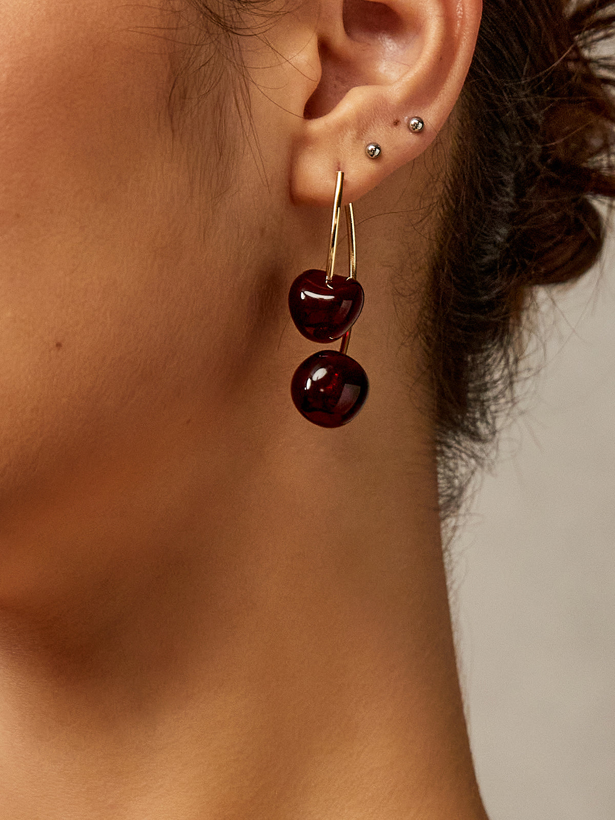 Kiraz Charm Sallantılı Küpe Bordo Akrilik
