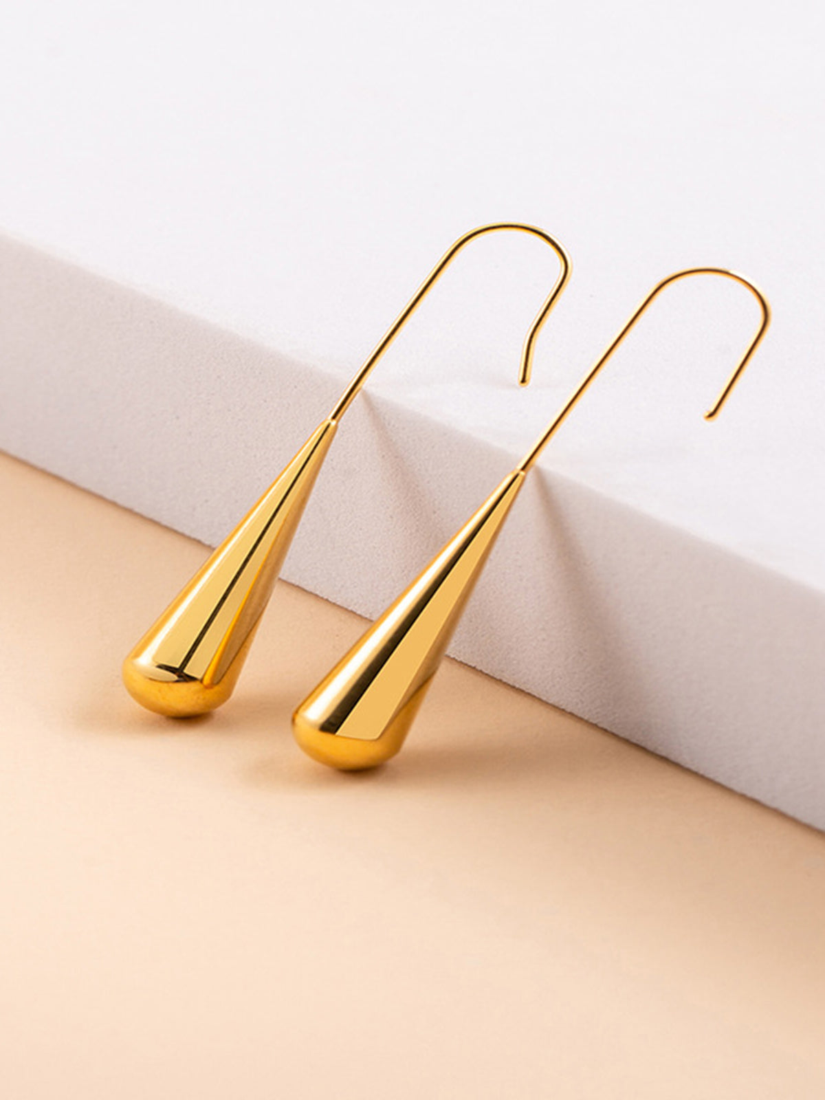 Minimalist Su Damlası Küpe Altın Titan Çelik