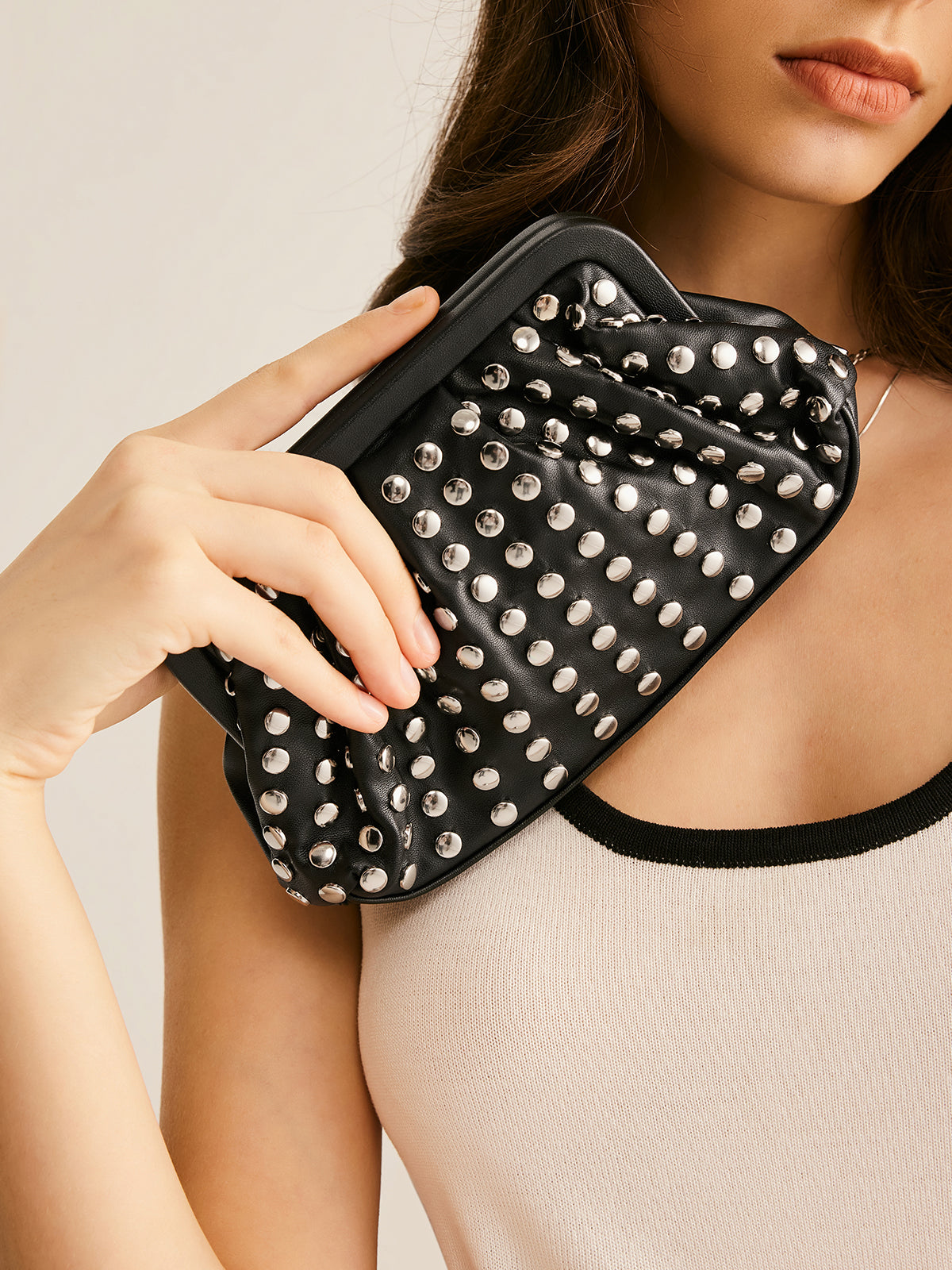 İşlemeli Plise Clutch Çanta Siyah Gümüş Detaylı