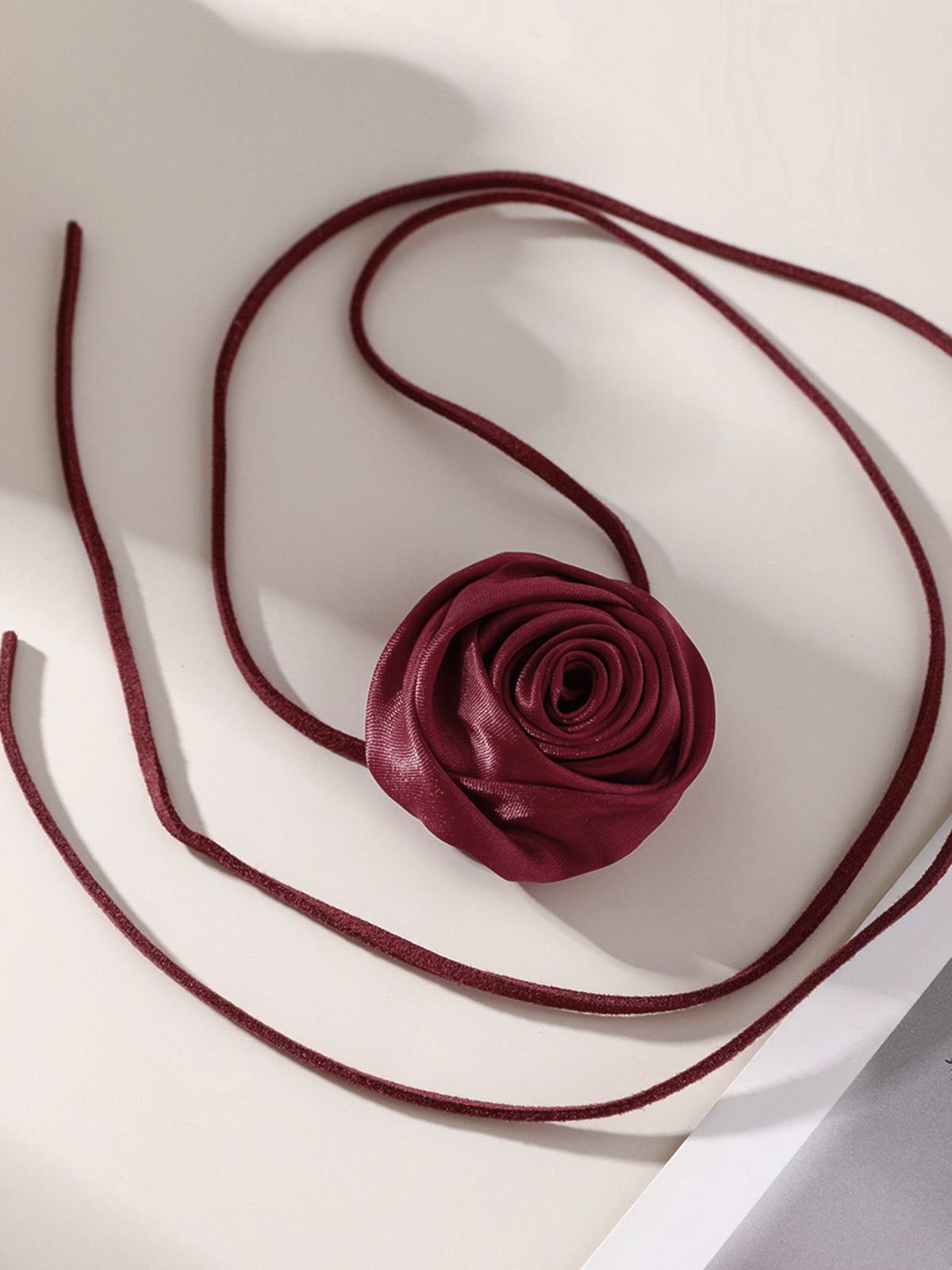 Gül Tomurcuğu Düğümlü Choker Kolye Bordo Saten