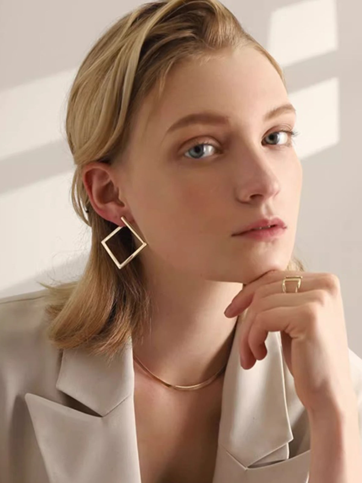 Minimalist Kare Damla Küpeler Altın Geometrik Desen