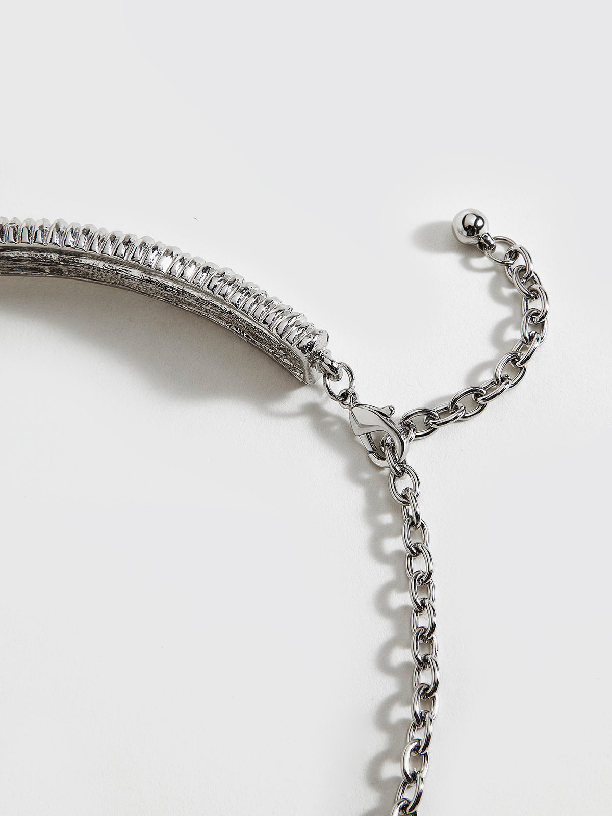 Retro Metal Burgu Dokulu Choker Gümüş