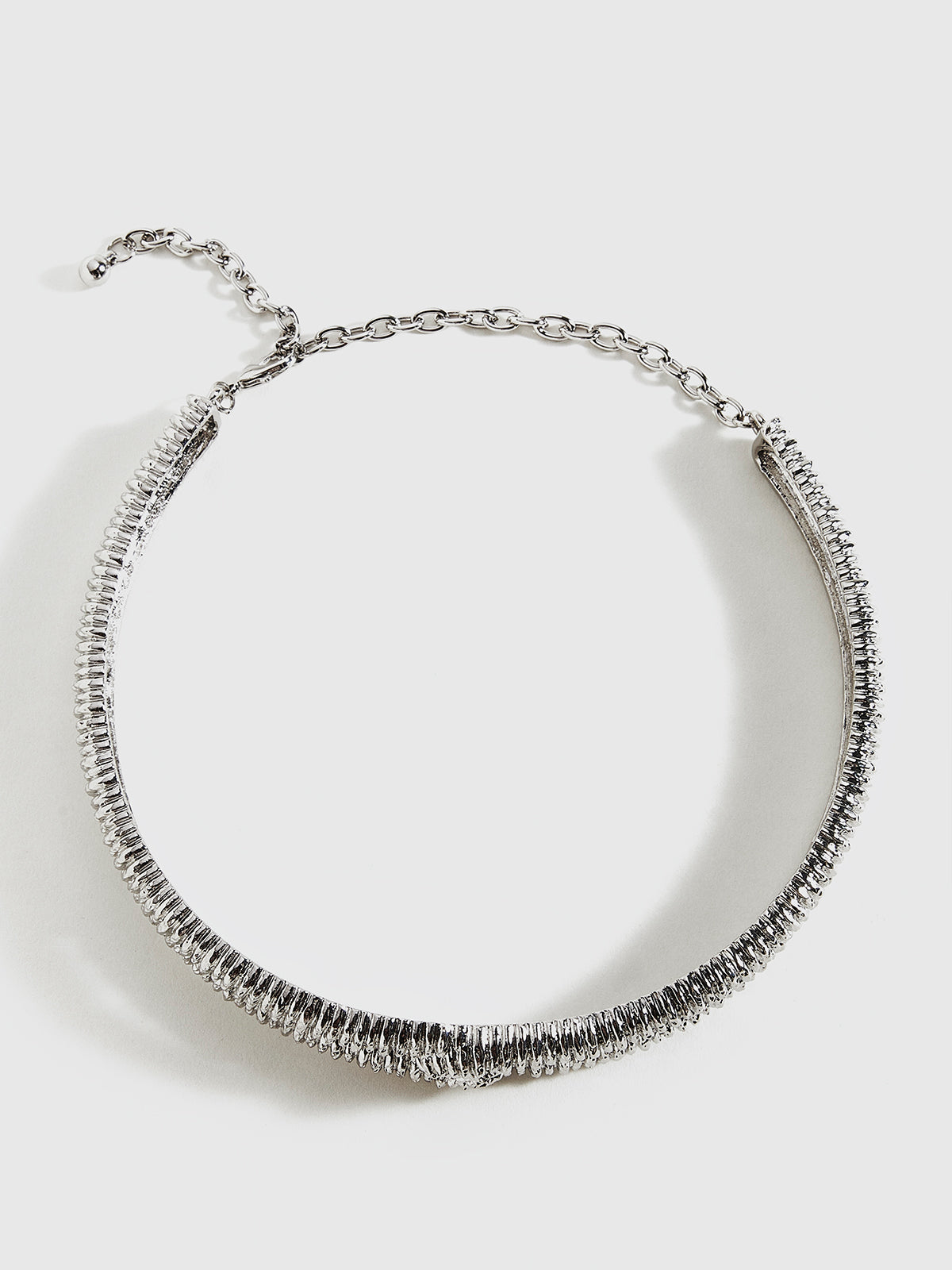 Retro Metal Burgu Dokulu Choker Gümüş