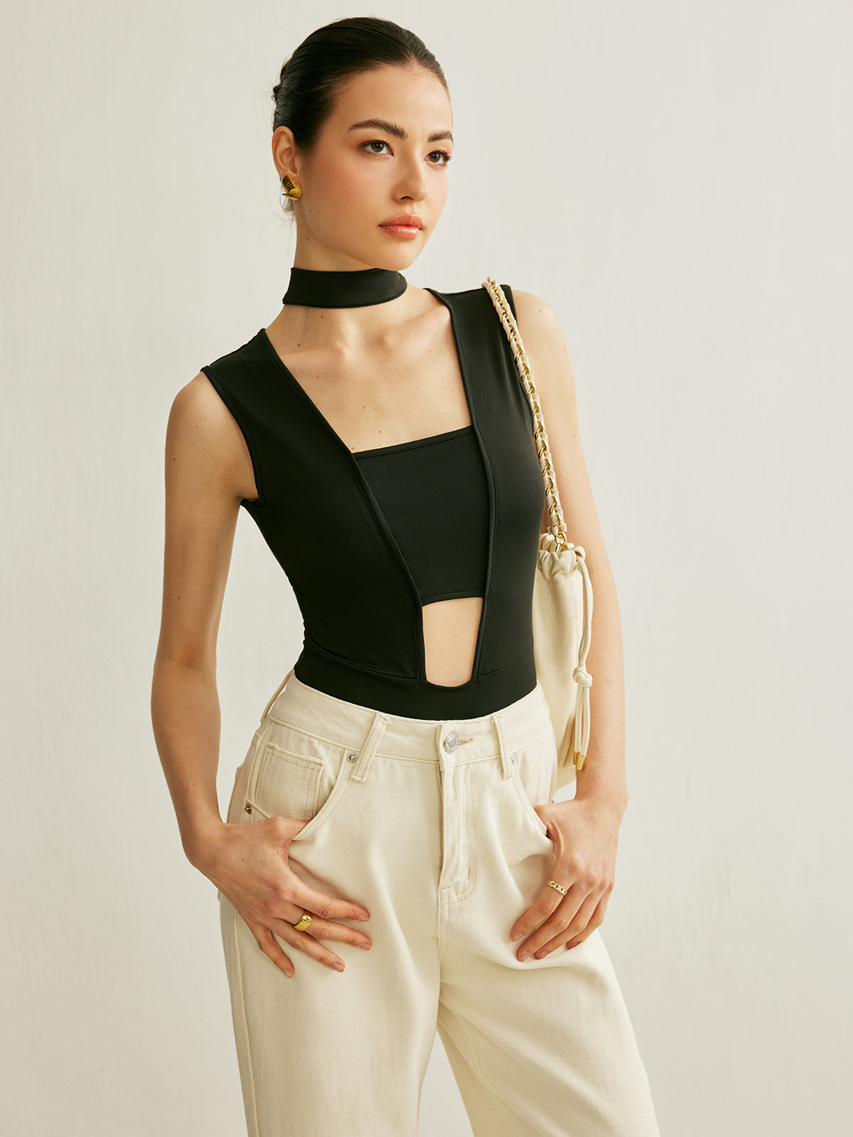 Kolsuz Yüksek Yaka Bodysuit Siyah Kesik Detaylı