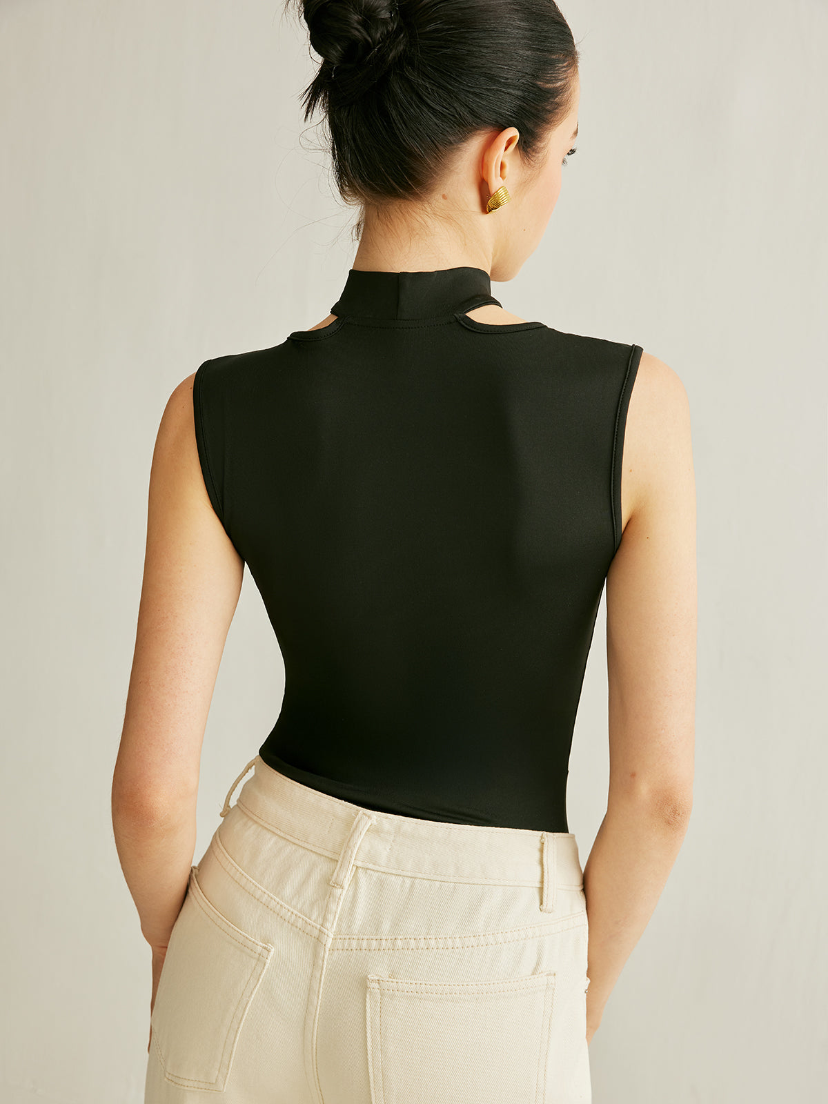 Kolsuz Yüksek Yaka Bodysuit Siyah Kesik Detaylı