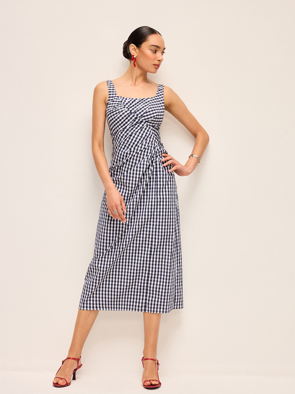 Asimetrik Pileli Kolsuz Gingham Elbise