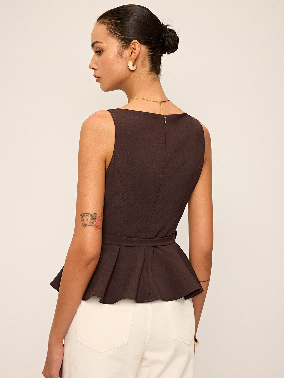 Metal Tokalı Kemerli Peplum Üst Kolsuz Kahverengi