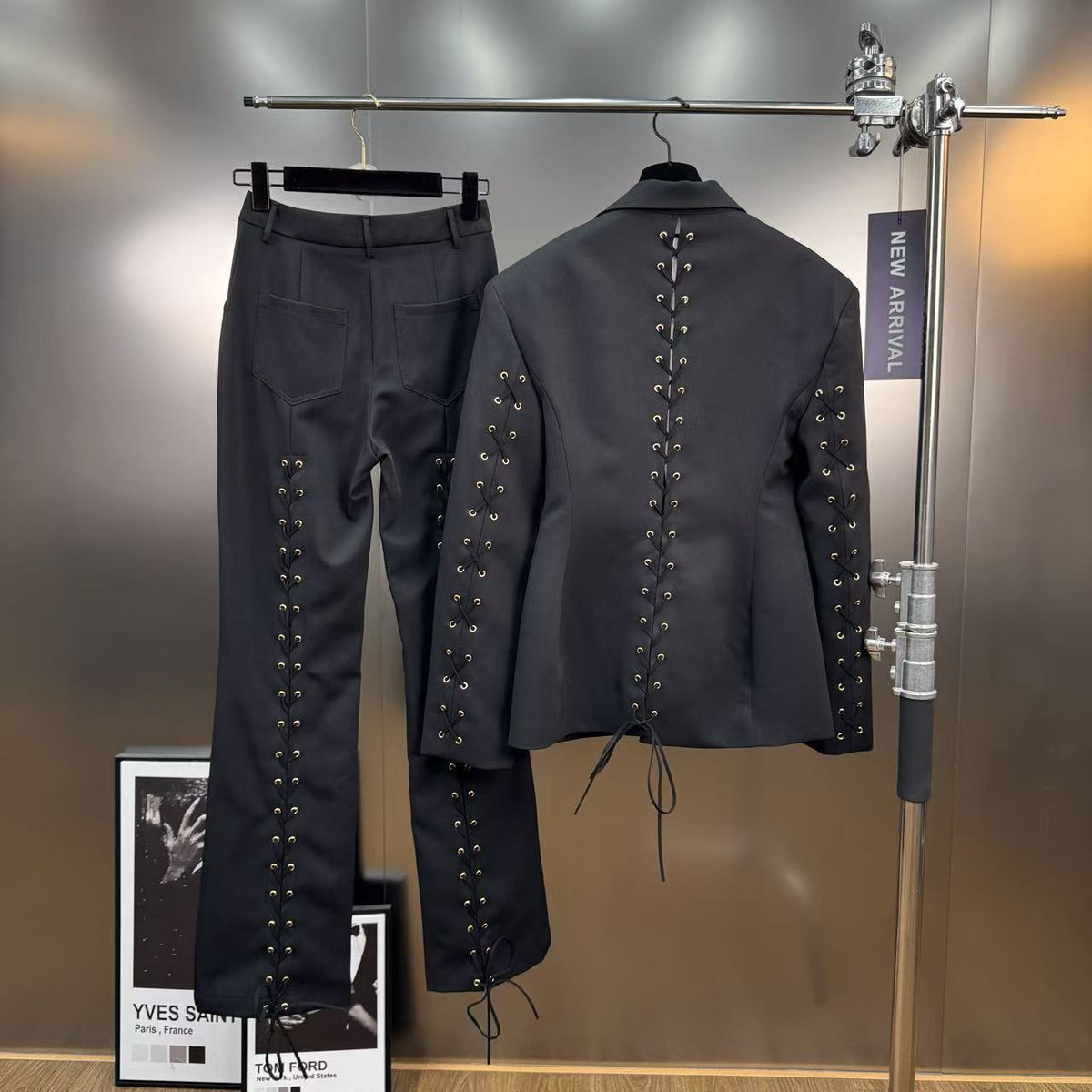 Dantel Bağlamalı Geniş Omuzlu Blazer Ve Pantolon Seti - Siyah