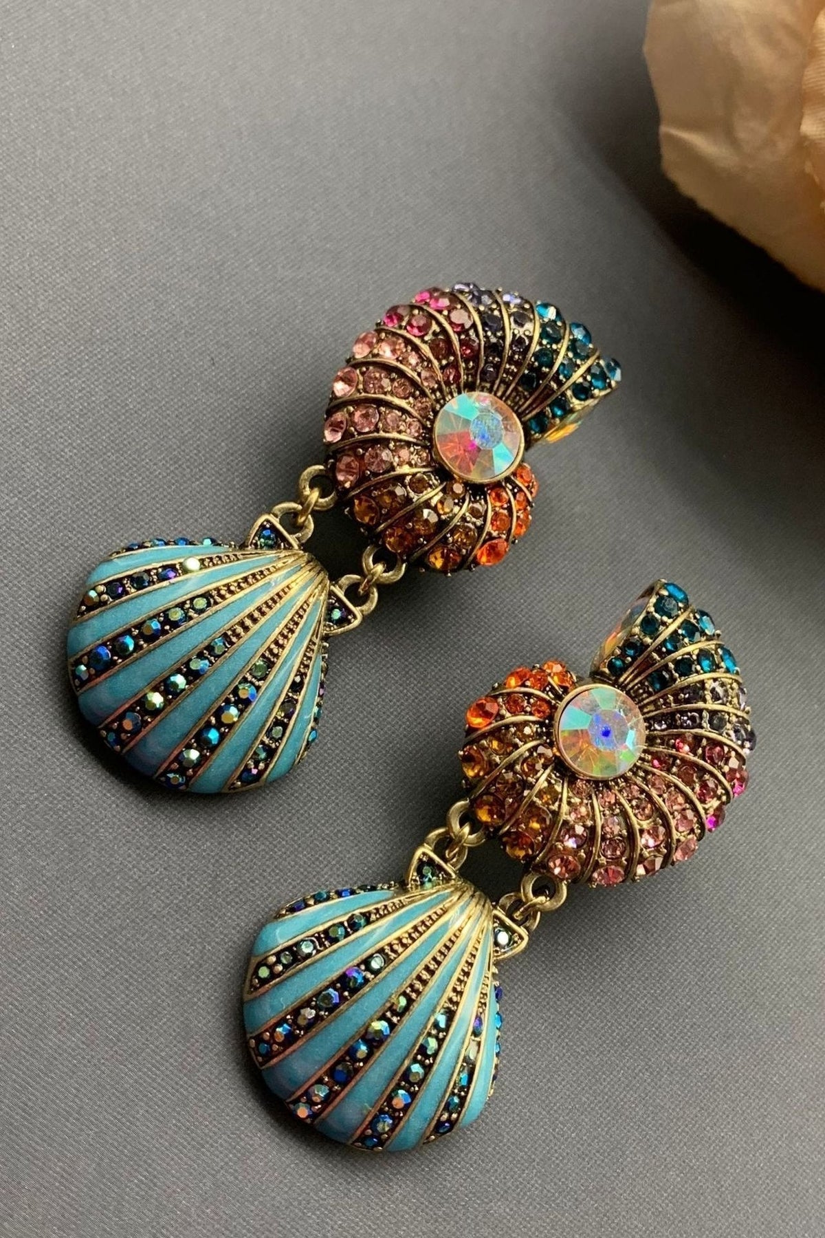 Amalia Titreşimli Kabuk Küpe - 2. görünüm