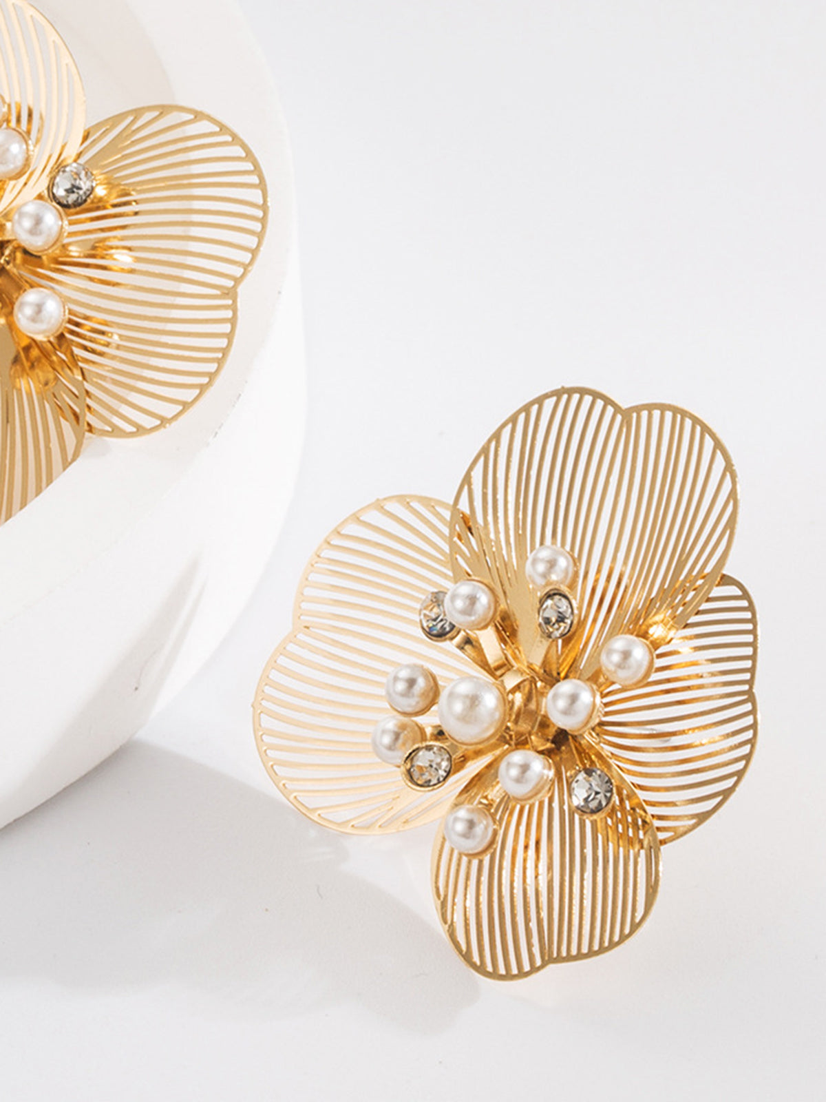 İnci Desenli Çiçek Küpe Altın Damla Model Rhinestone Taşlı