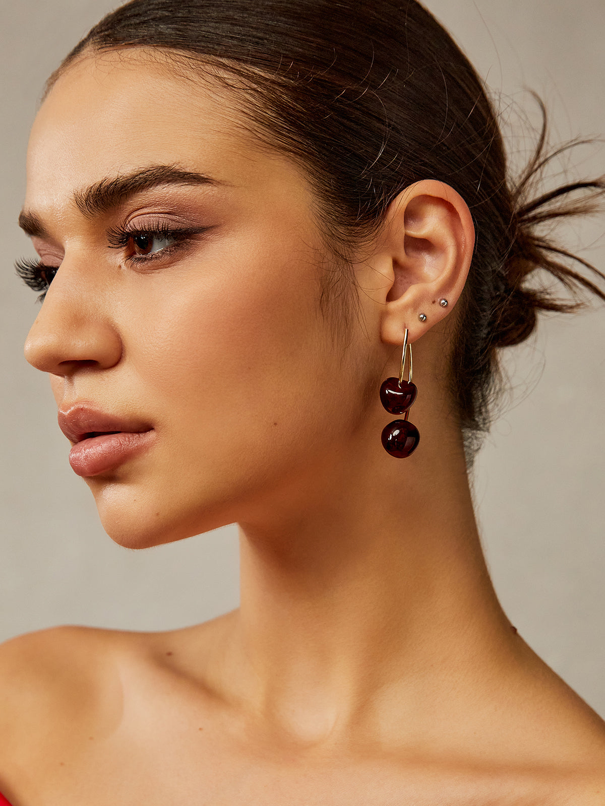 Kiraz Charm Sallantılı Küpe Bordo Akrilik