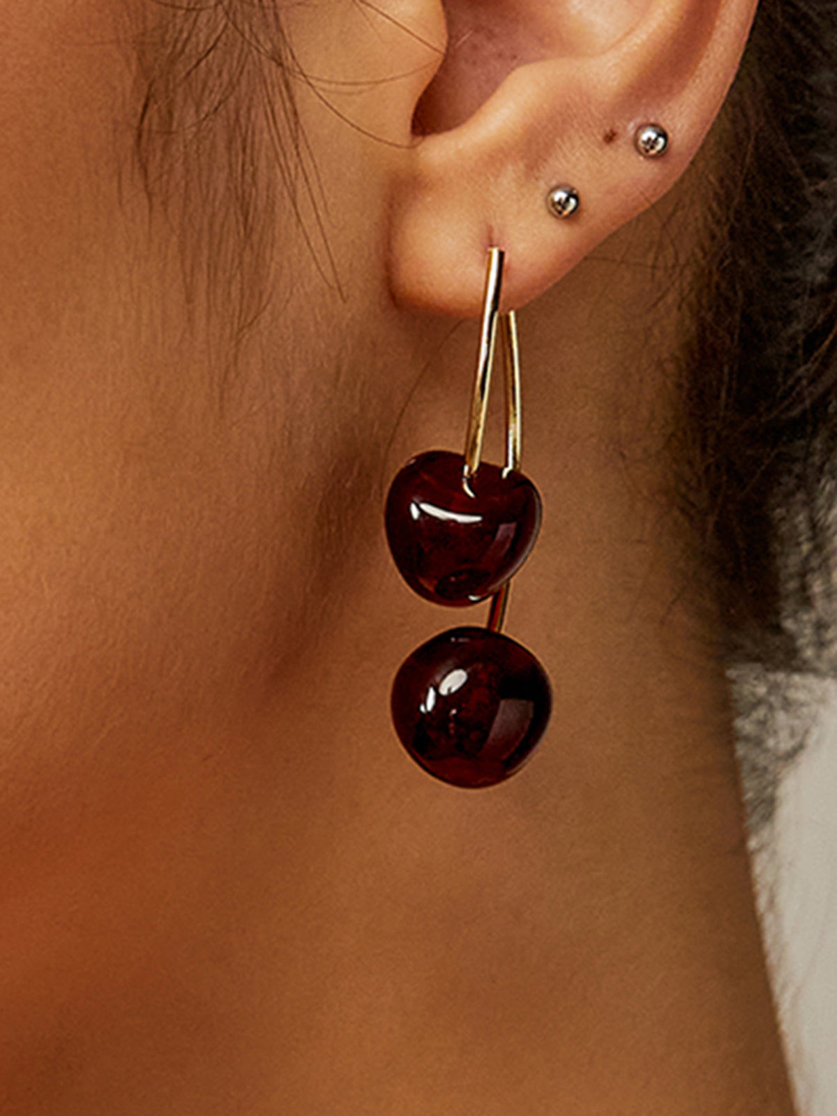 Kiraz Charm Sallantılı Küpe Bordo Akrilik