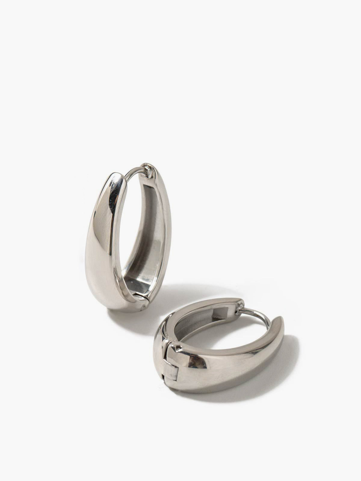 Minimalist Huggie Halka Küpeler Titanyum Çelik Altın
