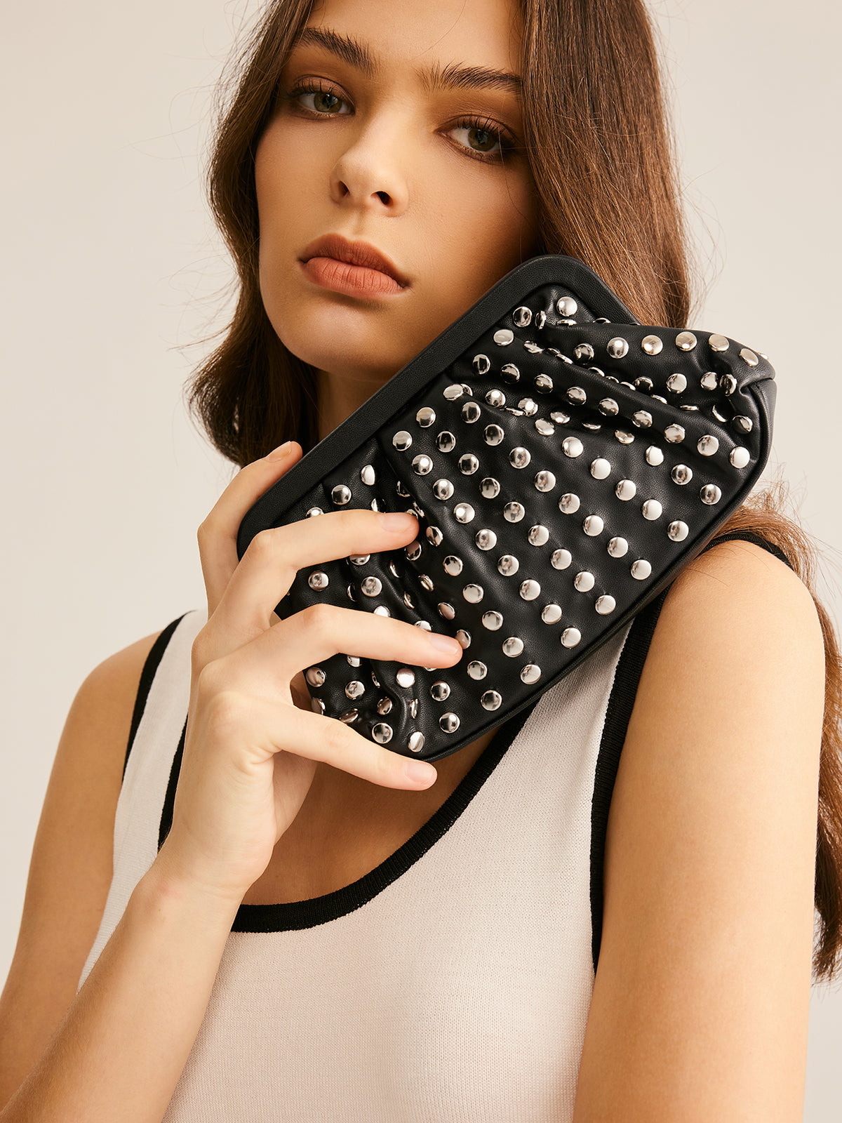 İşlemeli Plise Clutch Çanta Siyah Gümüş Detaylı