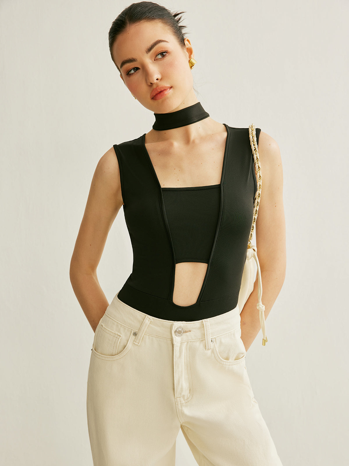 Kolsuz Yüksek Yaka Bodysuit Siyah Kesik Detaylı