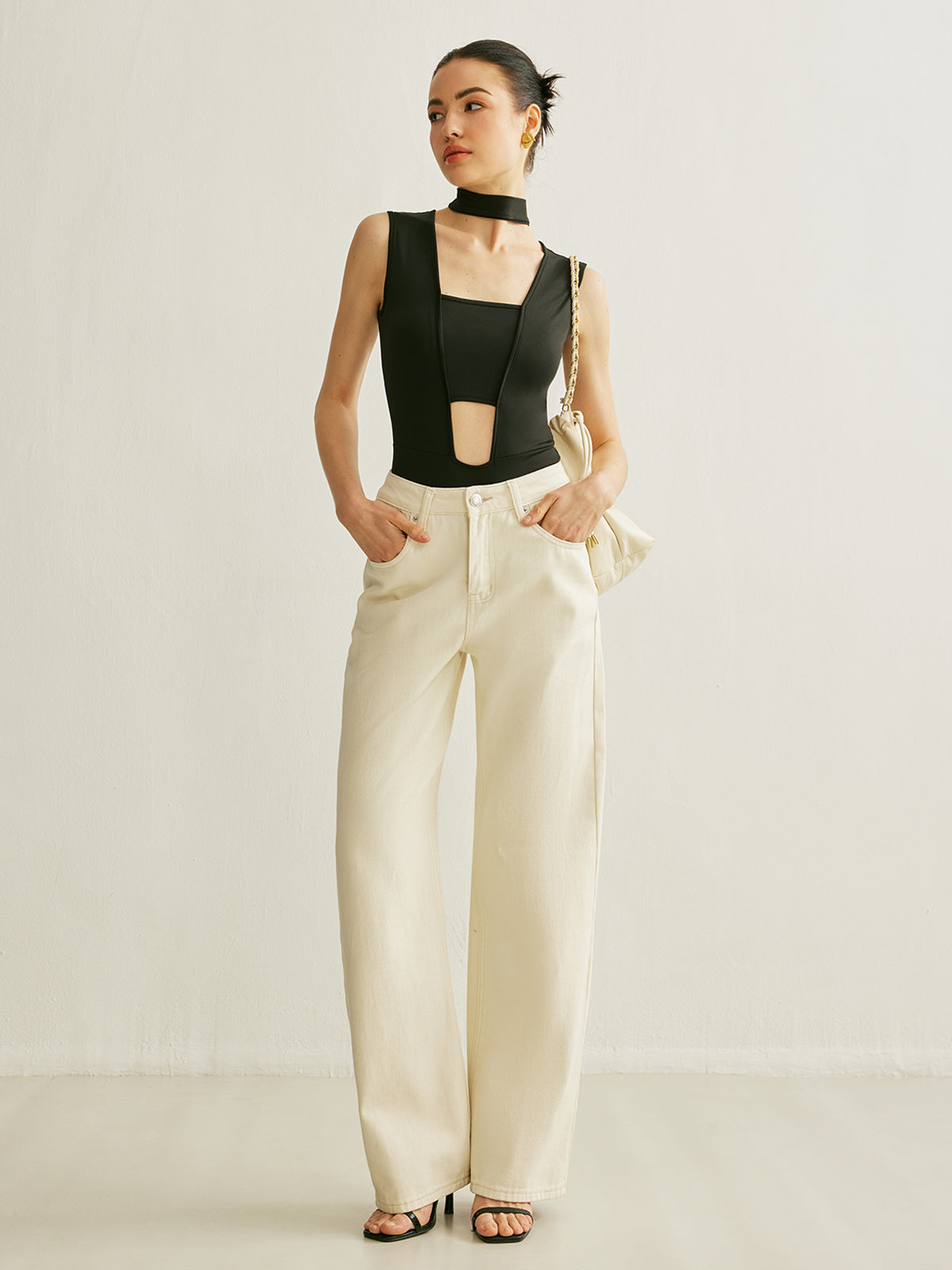Kolsuz Yüksek Yaka Bodysuit Siyah Kesik Detaylı