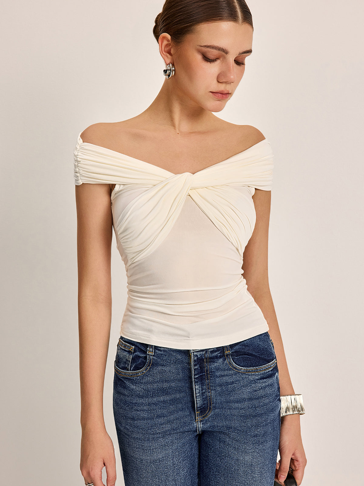 Omuz Açık Kırışık Düğüm Askılı Üst Beyaz Slim Fit