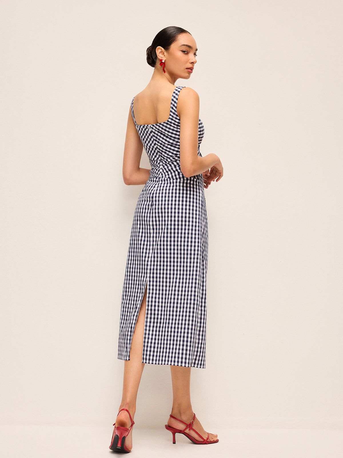 Asimetrik Pileli Kolsuz Gingham Elbise
