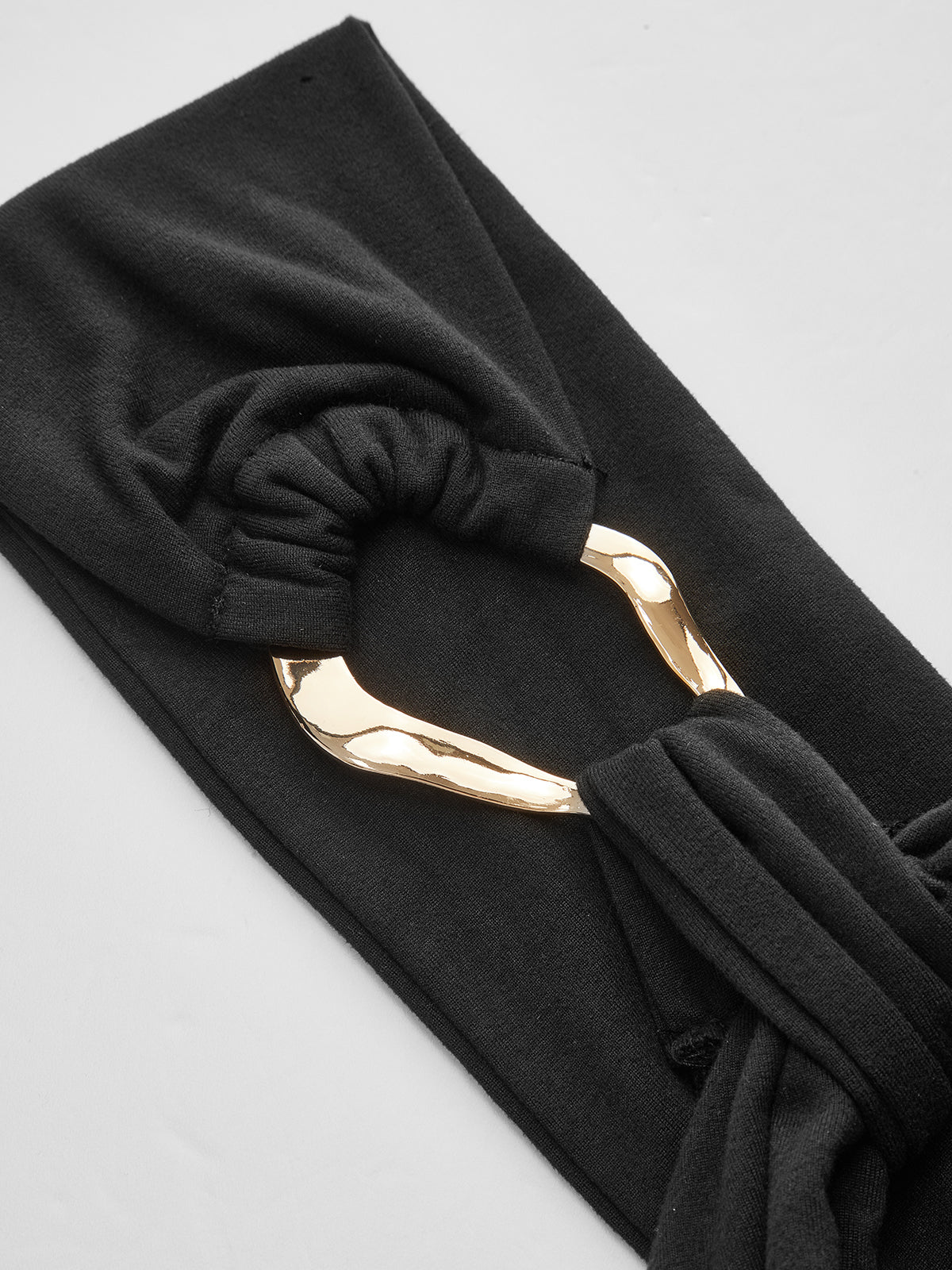 Asimetrik Askı Metal Detaylı Kolsuz Bluz Siyah Slim Fit