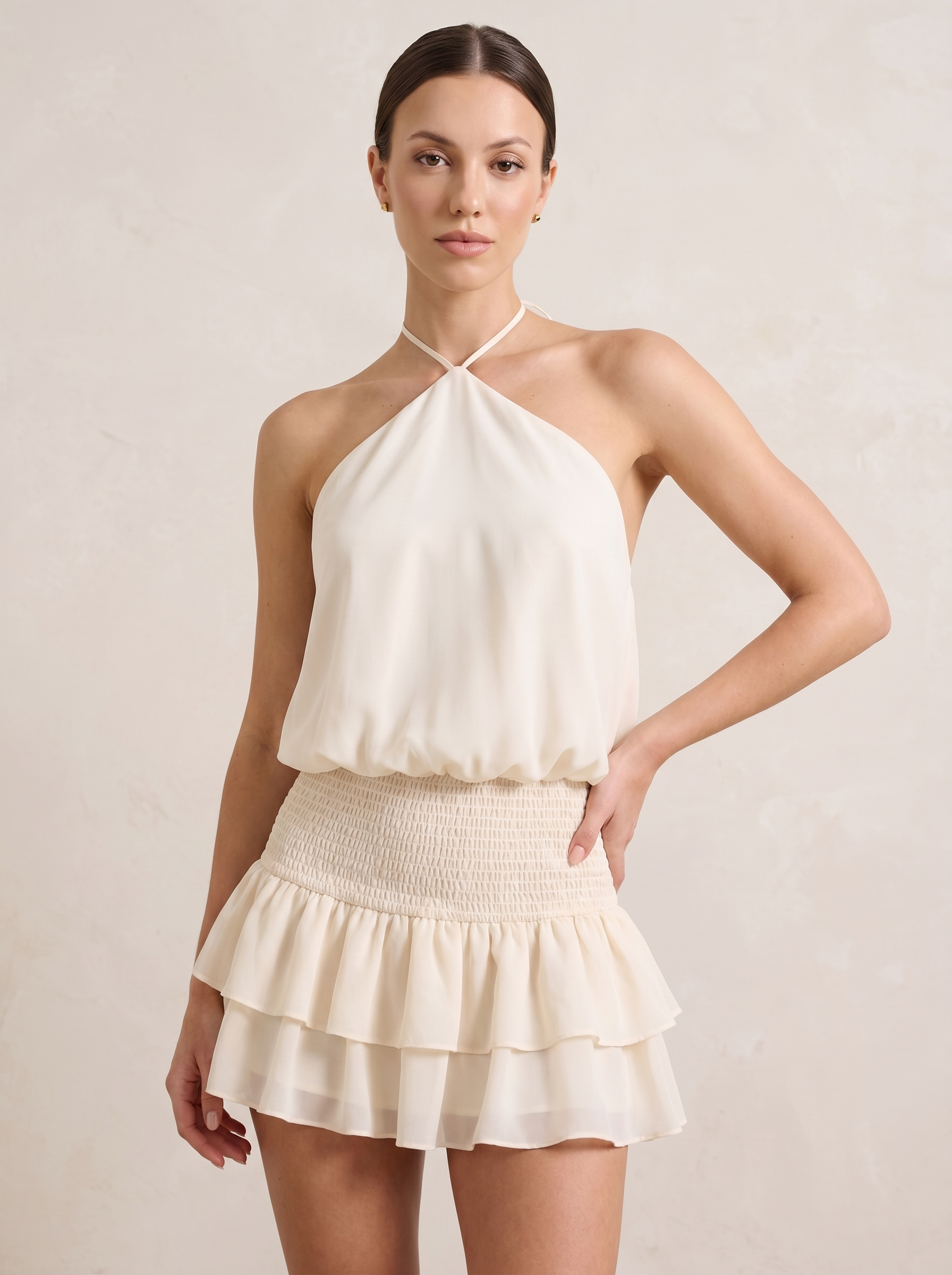 Halter Bağlamalı Açık Sırt Smocked Bel İki Katlı Volanlı Mini Şifon Elbise